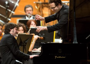 Alessandro Mazzamuto playing the Rachmaninov Concerto at the ICMA Gala, with conductor John Axelrod and LaVerdi Photo: LaVerdi