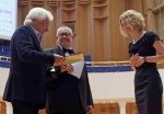 Lifetime Achievement Award - Elensa Rastegaeva presents a CD box to Dmitrij Kitajenko - Photo Aydin Ramazanoglu.jpg